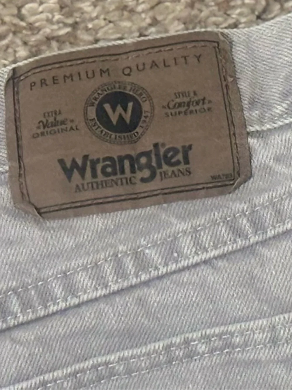 Wrangler Light Gray Denim Shorts - Relaxed Fit Size: 38